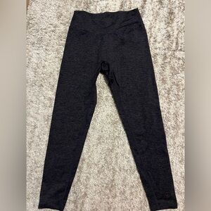 BuffBunny Dream Heathered Legginf Dark Grey size medium 7/8 length V seam